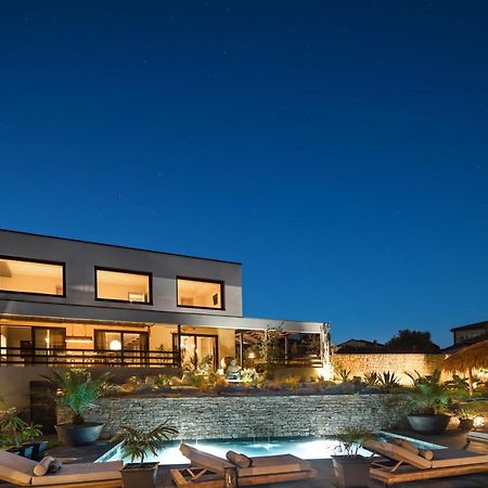Villa Merapi Sveti Lovrec Pazenaticki Exterior photo